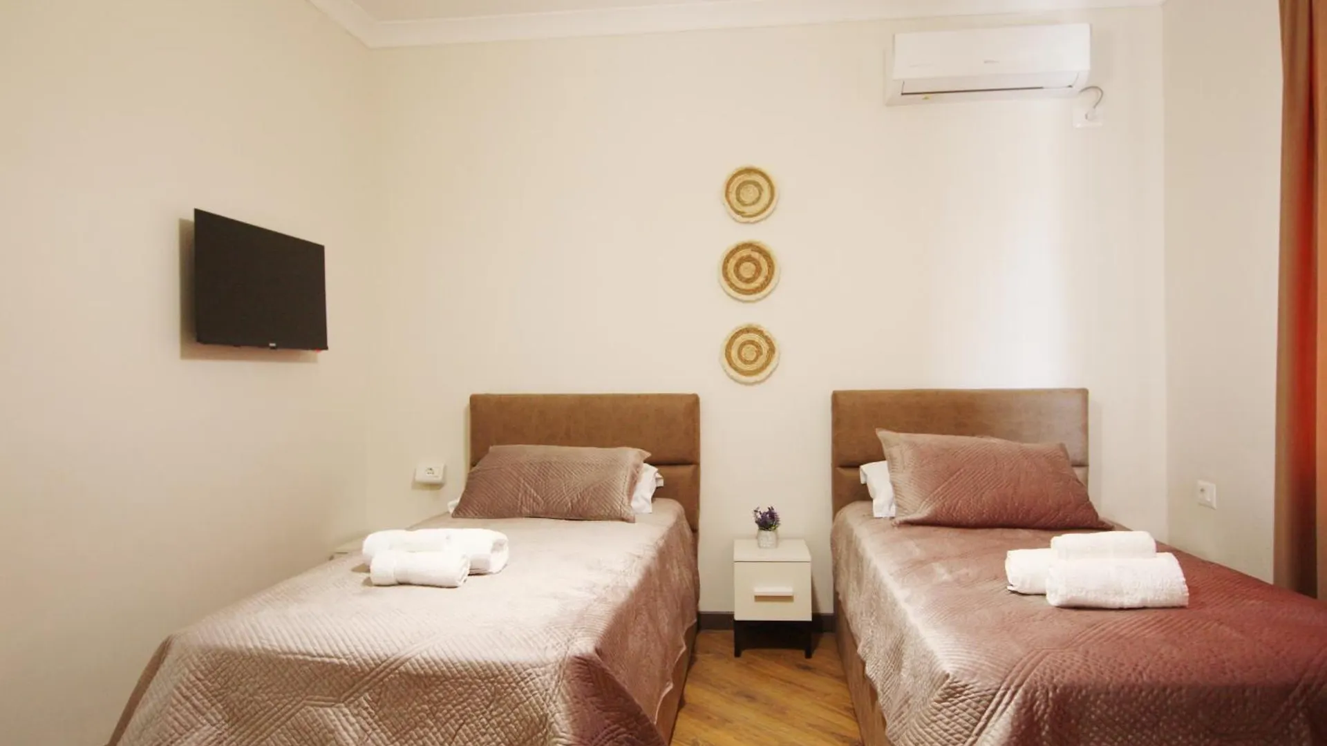 Villa Reve De Tirana 3*,  Albania