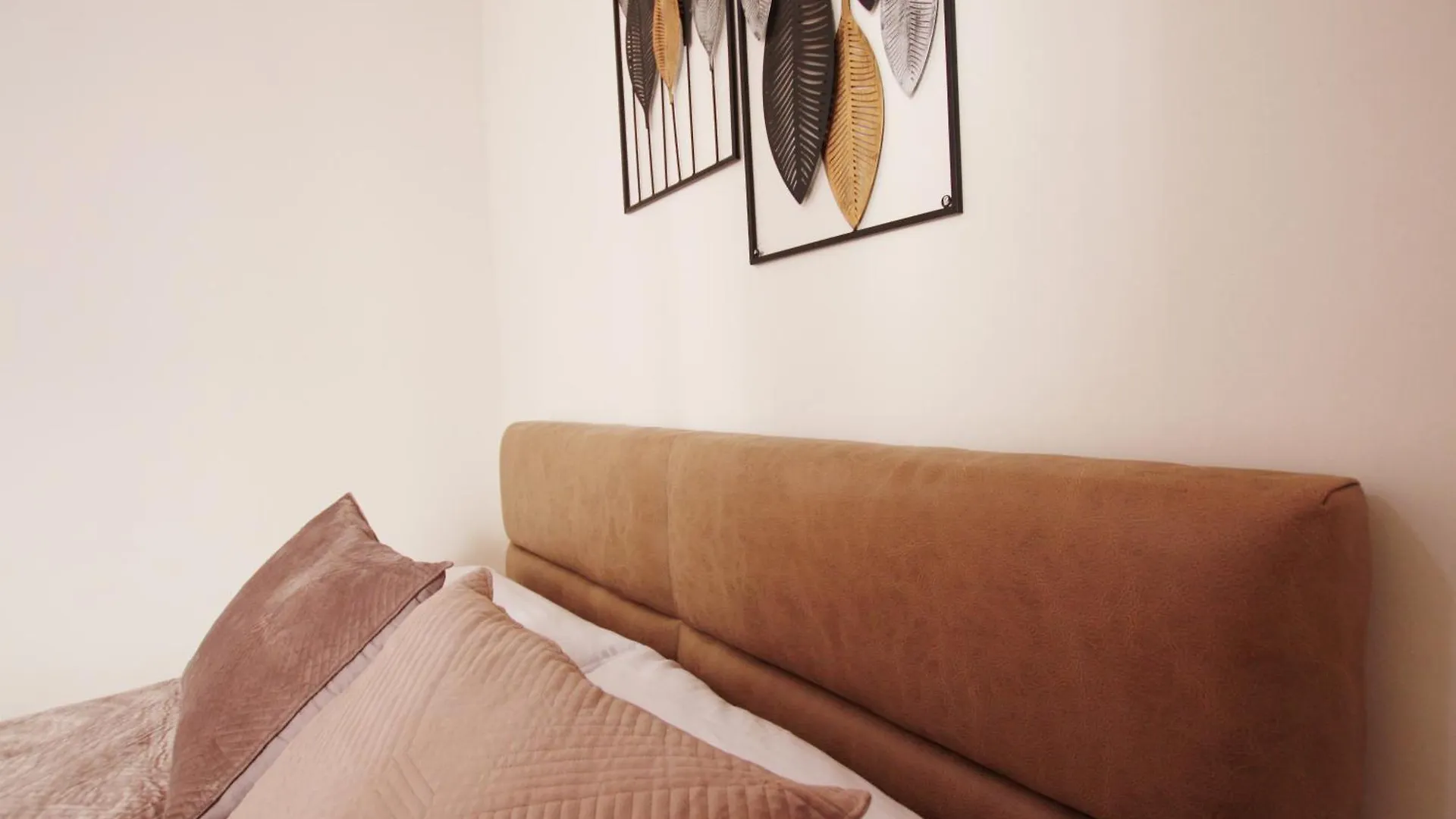 Villa Reve De Tirana 3*,